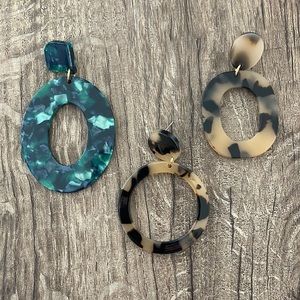 Set a three drop earrings brand new in bags nwot